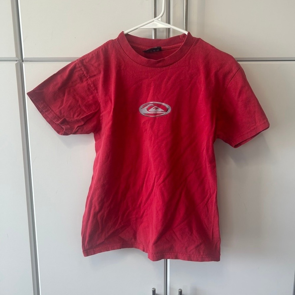 Quiksilver Mens Red Graphic T-Shirt Small Cotton Short Sleeve Silver Logo Tee